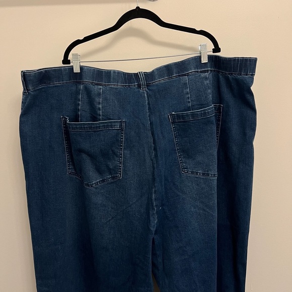 NWT Universal Standard Carol High Rise Cropped Jeans
Dark Indigo Size 2XL - Picture 10 of 11